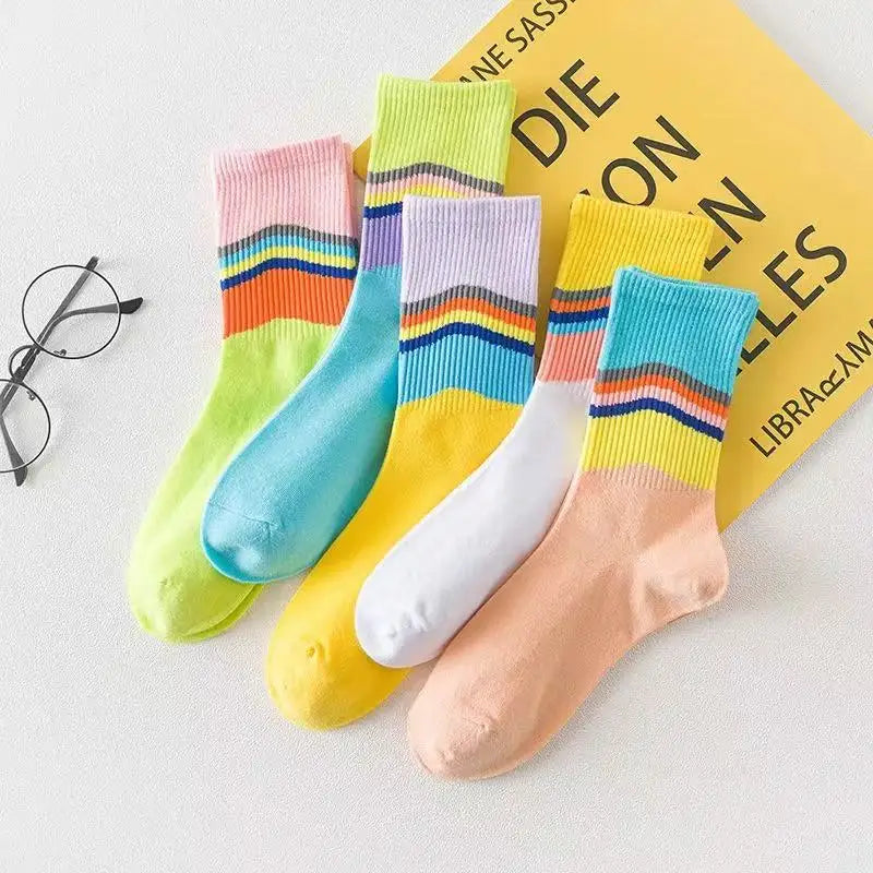 5 Pairs Men's Colorful Striped Casual Socks, Fashionable Sports Socks, Sweat Absorbing And Breathable, Suitable For All Seasons